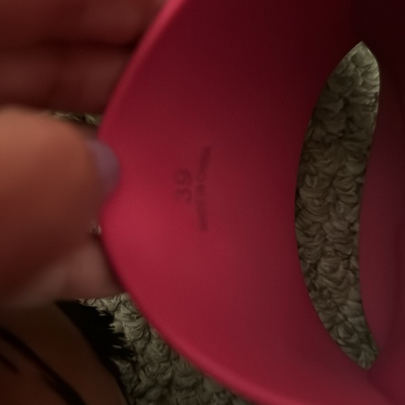 Versace Pool Slide 'La Greca - Fuchsia' - Picture 3 of 6